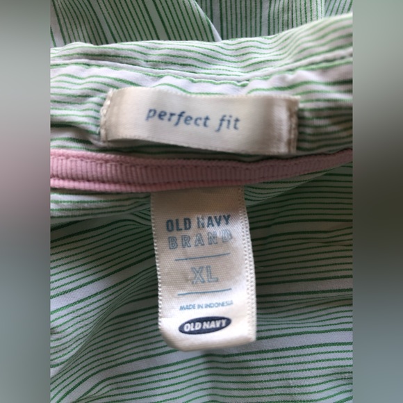 Old Navy Women’s Perfect Fit Button Down Blouse - Picture 3 of 5